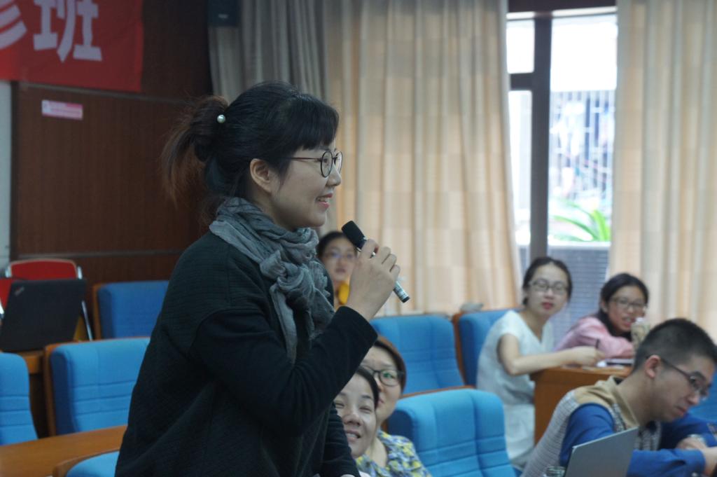 现场听众踊跃提问